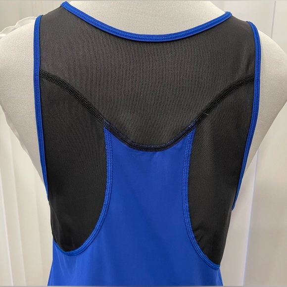 Lululemon Sculpt Tank ll in RARE Blue and Black colored top size 6-8 - Picture 7 of 12
